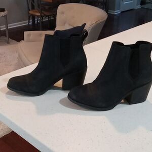 Toms Everly black nubuck leather Chelsea ankle bootie size 5 NWT